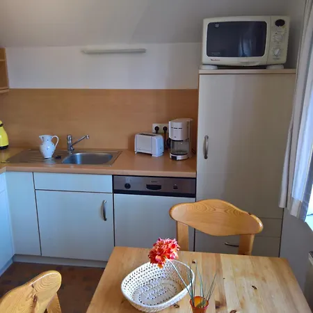 Apartment Geräumige 3-zimmer In Ruhiger Lage *