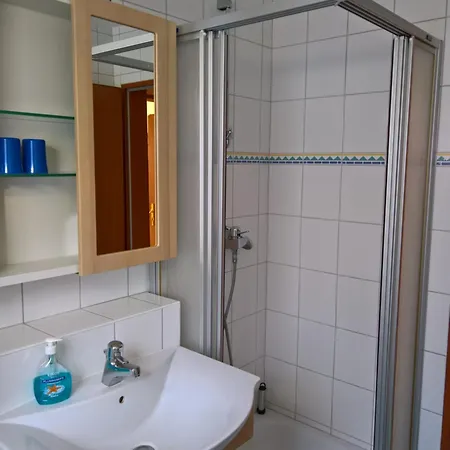 Apartment Geräumige 3-zimmer In Ruhiger Lage *